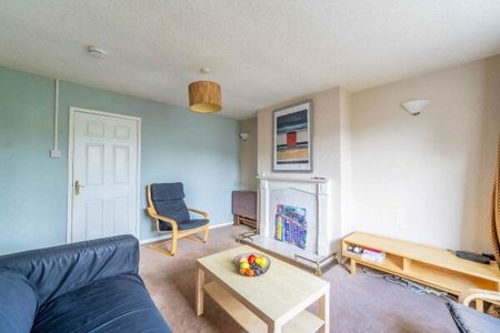 35 Eastfield Crescent - Photo 2