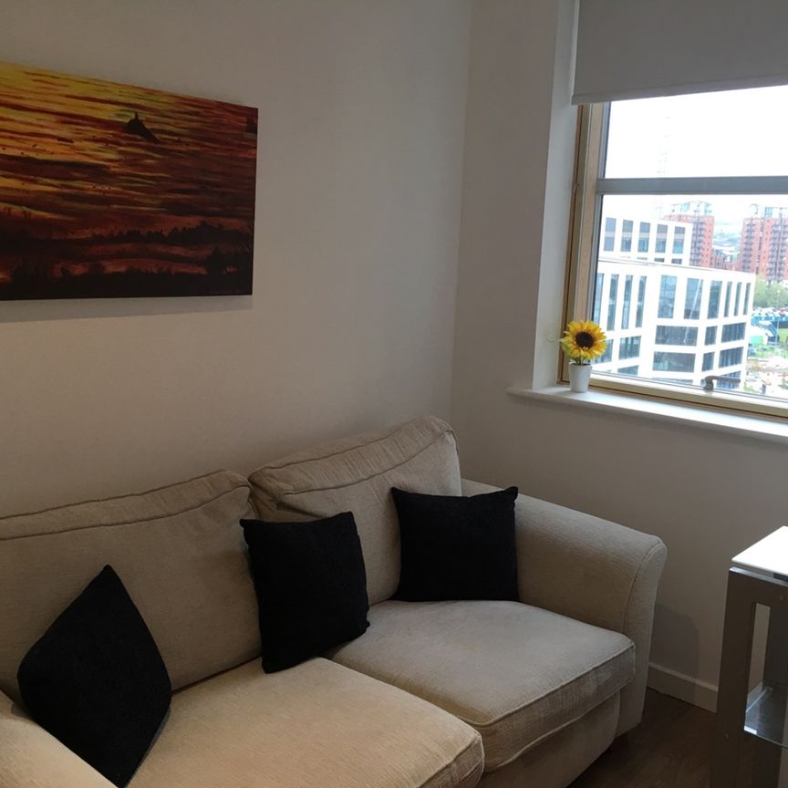 Studio Flat, Wellington Street, LS1 - Photo 1