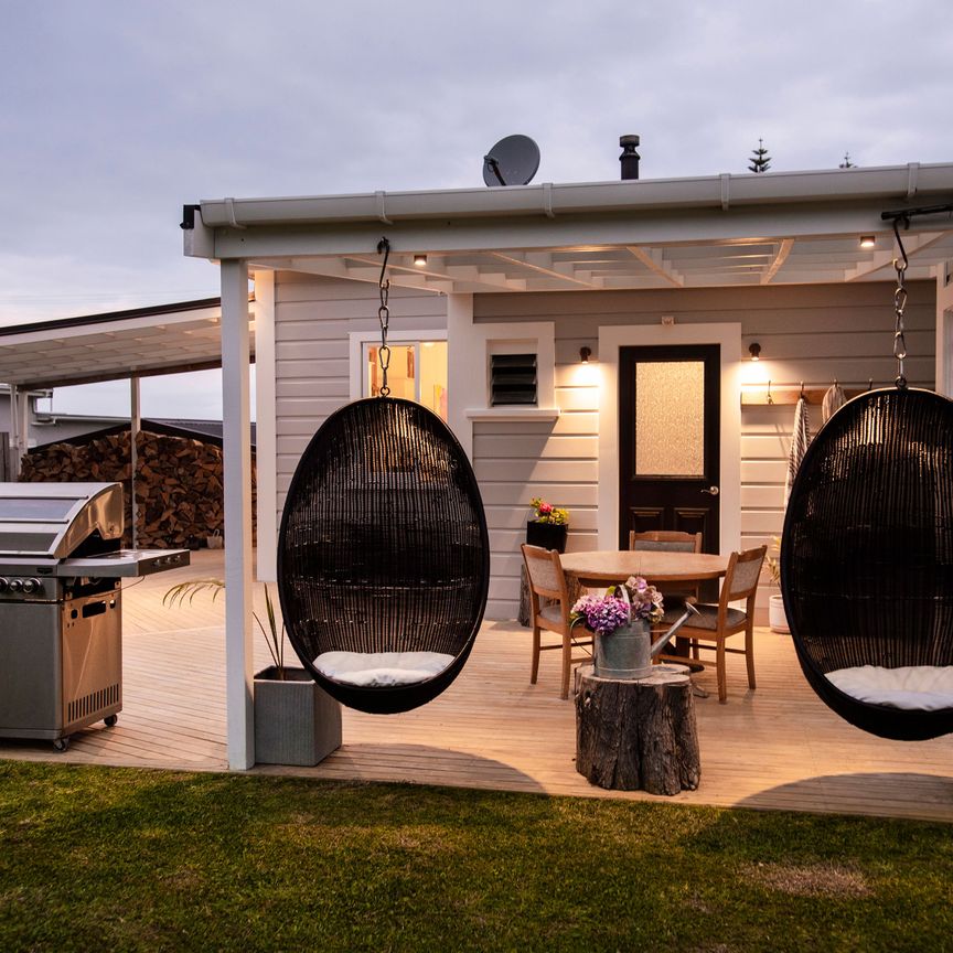 Oh so close to the beach! - Photo 1