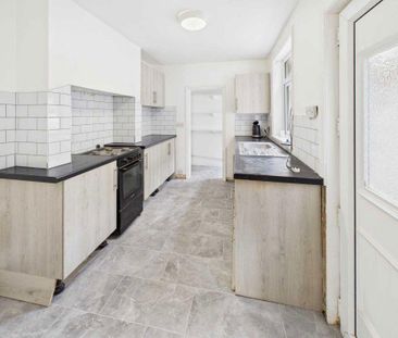 2 bedroom terraced house to rent - Photo 2