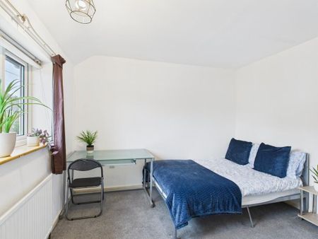 4 bedroom terraced house to rent - Photo 5