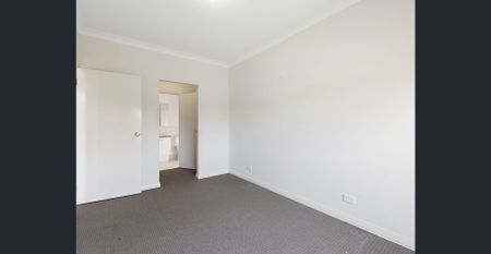 3 bed-2 bath-Great Location! - Photo 3