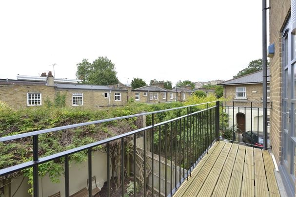 3 bedroom mews to rent - Photo 1