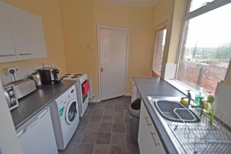 2 bedroom flat to rent - Photo 5