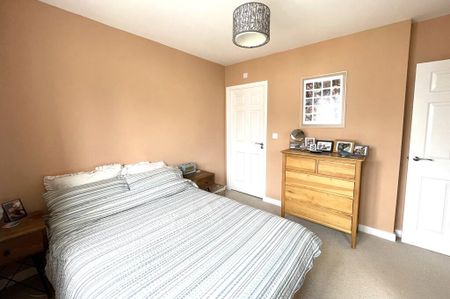4 bedroom detached house to rent - Photo 3