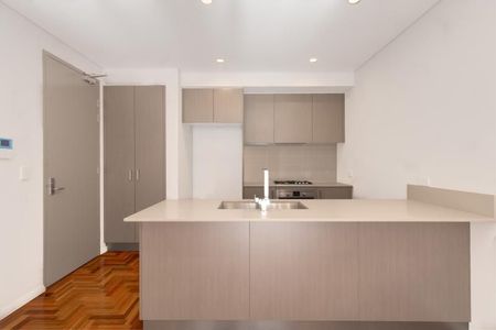 1 BEDROOM APARTMENT + TIMBER FLOORING - Photo 3