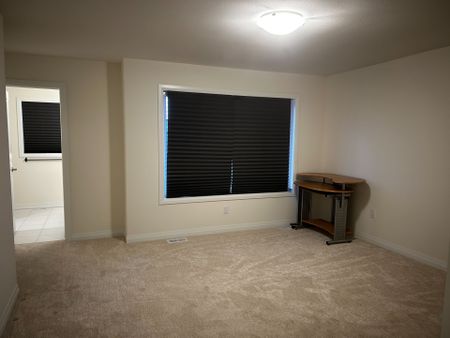 For Lease - 40 Whelan Court, Thorold, Ontario - Photo 3