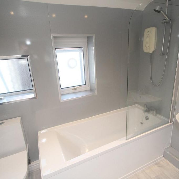 3 bedroom end of terrace house to rent - Photo 1