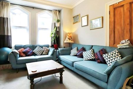 3 bedroom flat to rent - Photo 3