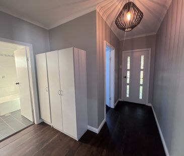 Great House in Quiet Street - Including Granny Flat - Photo 2