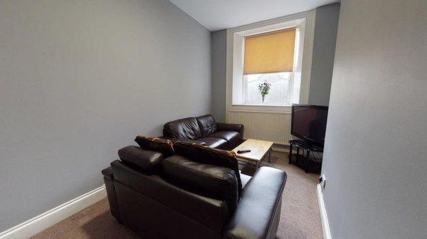 5 bedroom flat to rent - Photo 1
