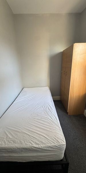 Room in a Shared House, Morrison Avenue, N17 - Photo 1