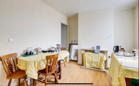 2 Bed Semi-Detached House, Holland Street, NG7 - Photo 3