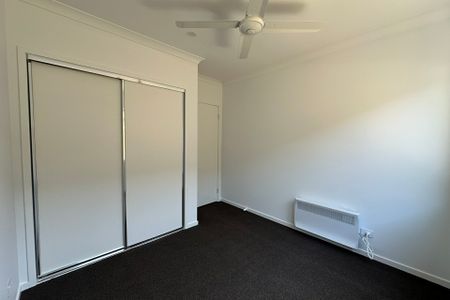 22 Marathon Way, Narre Warren South VIC - Photo 4