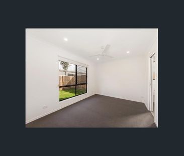 Beautiful Three Bedroom Home - Photo 1