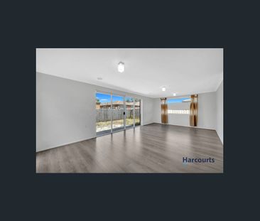 Family Living in Prime Tarneit Location - Photo 1