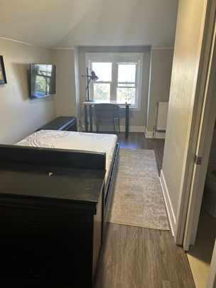 68 Sweetland Avenue - 3G - Photo 1