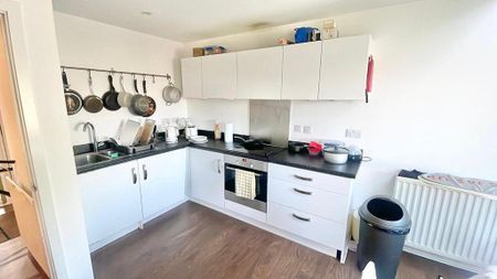 1 bedroom in a flat share to rent - Photo 4