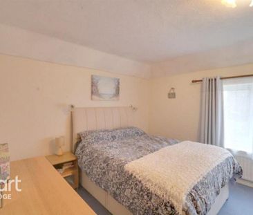 4 bedroom end of terrace house to rent - Photo 5