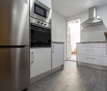 Room for students in Avenida de la Constitución - Photo 1