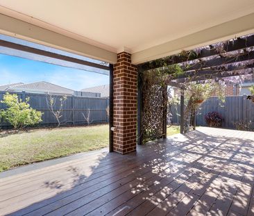 Bright & Spacious! - Photo 2