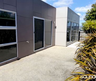 Modern unit - Photo 4