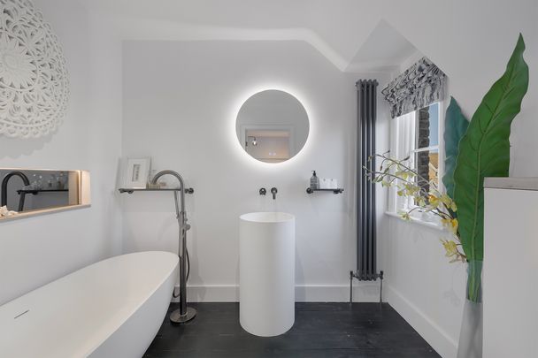 A South-Facing Home with Private South Facing Garden - Photo 1