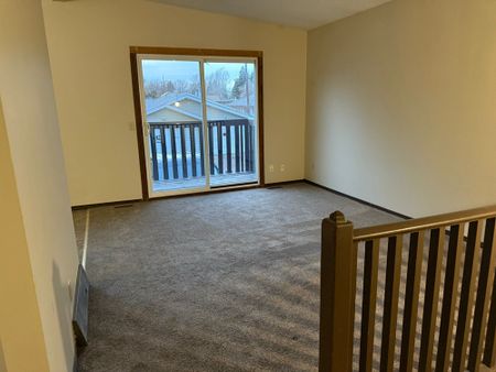 In Suite Laundry! 2 Bedroom 6-Plex in Highland Green!! - Photo 2