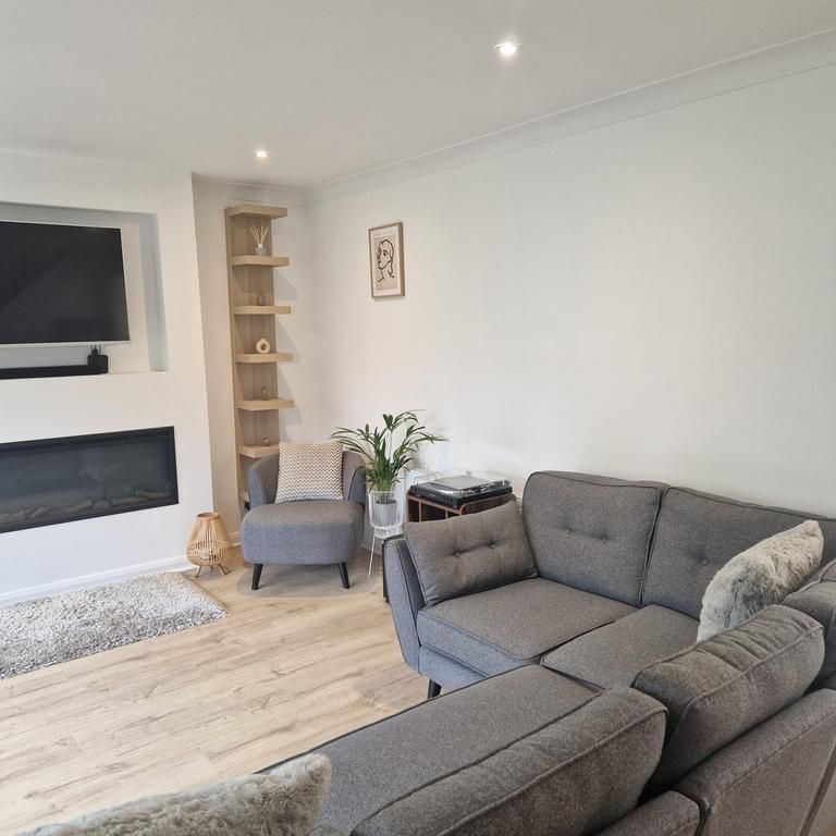 3 bedroom semi-detached house to rent - Photo 1