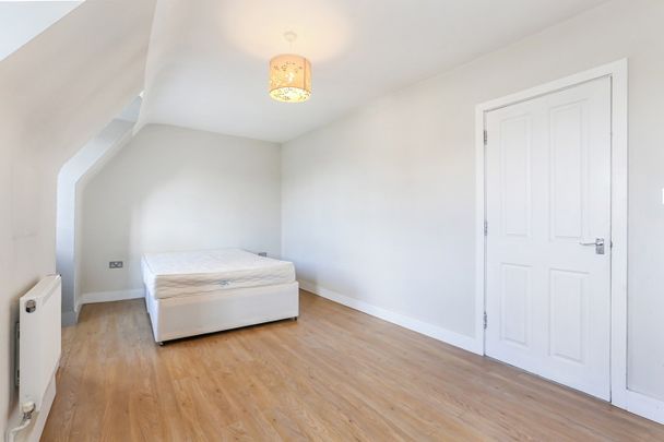 4 Bed Flat, Sandon House, SW2 - Photo 1