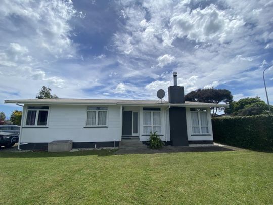 Warm & Sunny Family Home in Prime Location - Photo 1