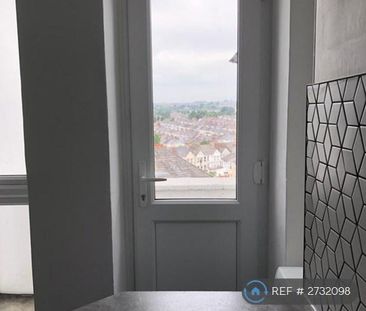 2 bedroom flat to rent - Photo 3