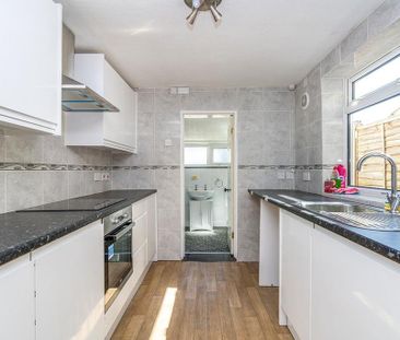 3 bedroom terraced house to rent - Photo 4