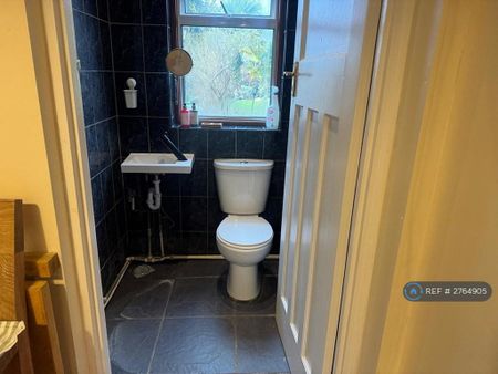 Studio to rent - Photo 5