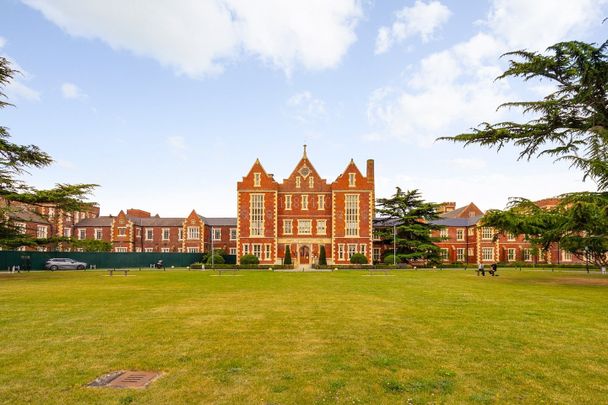 2 Bed Flat, Holt Gardens, SW17 - Photo 1