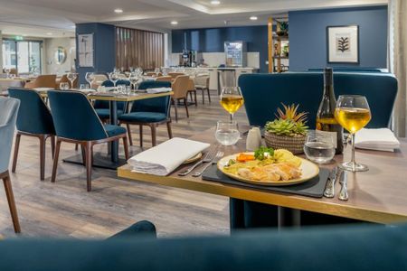 1 bedroom retirement property to rent - Photo 5