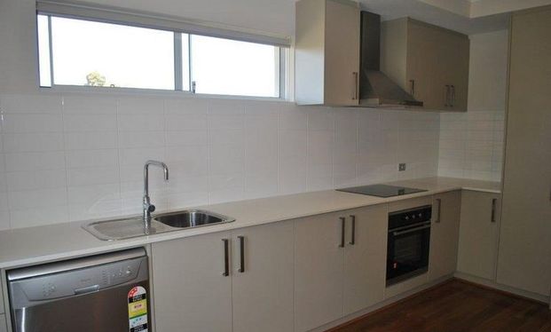 2/76 Kooyong Road, Rivervale WA 6103 - Photo 1