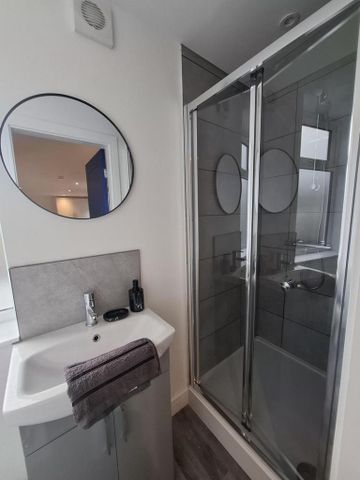 1 bedroom in a house share to rent - Photo 5