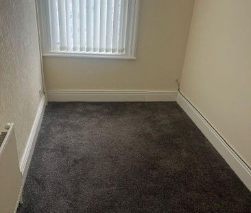 4 bedroom terraced house to rent - Photo 3