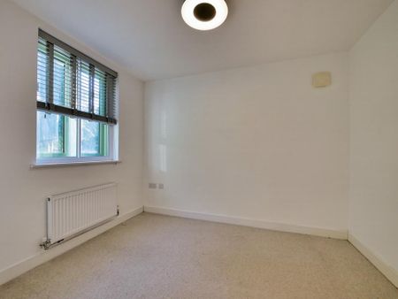 4 bedroom detached house to rent - Photo 5