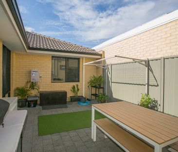 Beautifully Light Filled Home - Photo 4