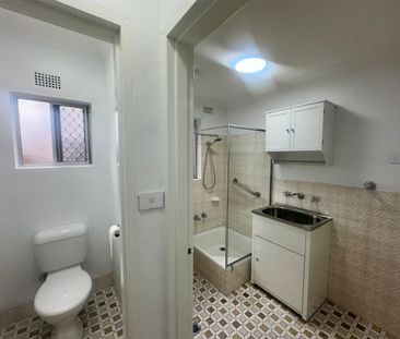 REFURBISHED CITY APARTMENT - Photo 5