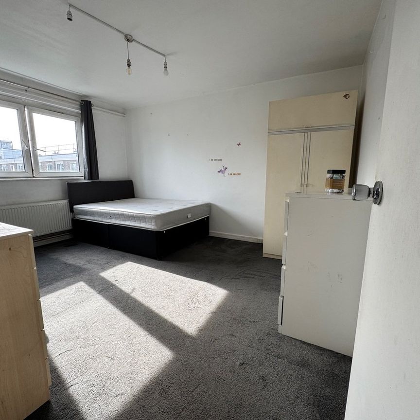 Room in a Shared Flat, Tooting Bec Road, SW17 - Photo 1