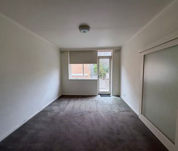 Charming Elwood Apartment Moments from the Beach - Photo 1