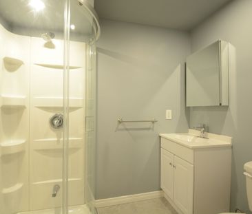 For Lease - 13 Benjamin Lane, Barrie, Ontario - Photo 2