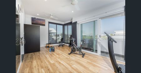 Modern Executive Waterfront Residence - Photo 5