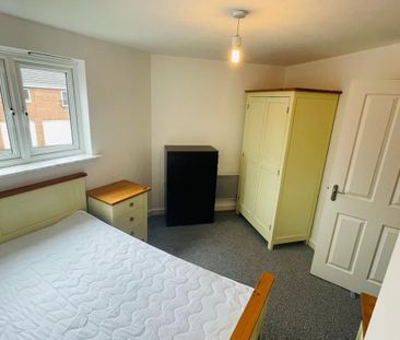 2 Bed Flat, Gabriel Court, LS10 - Photo 2