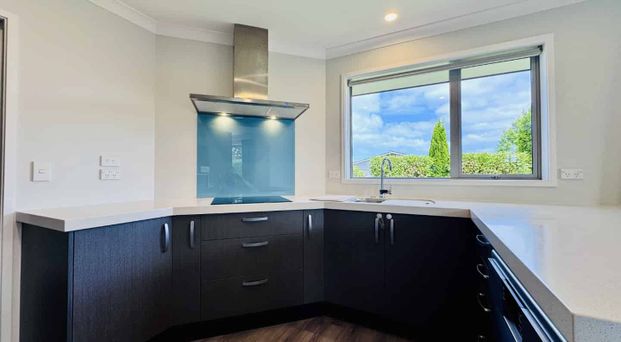 Family living at its finest! - Photo 1