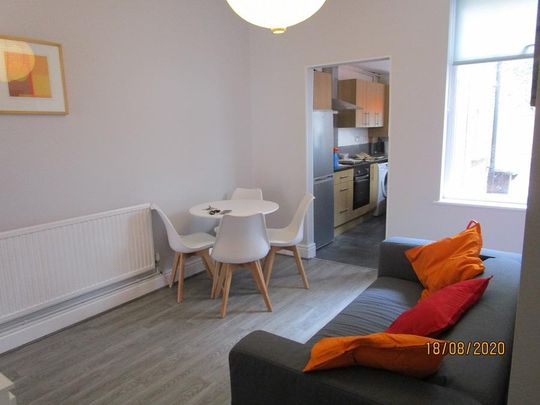 4 bedroom terraced house to rent - Photo 1