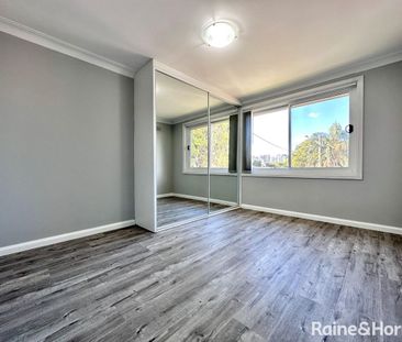 Spacious and renovated 2 Bedroom Apartment - Photo 5